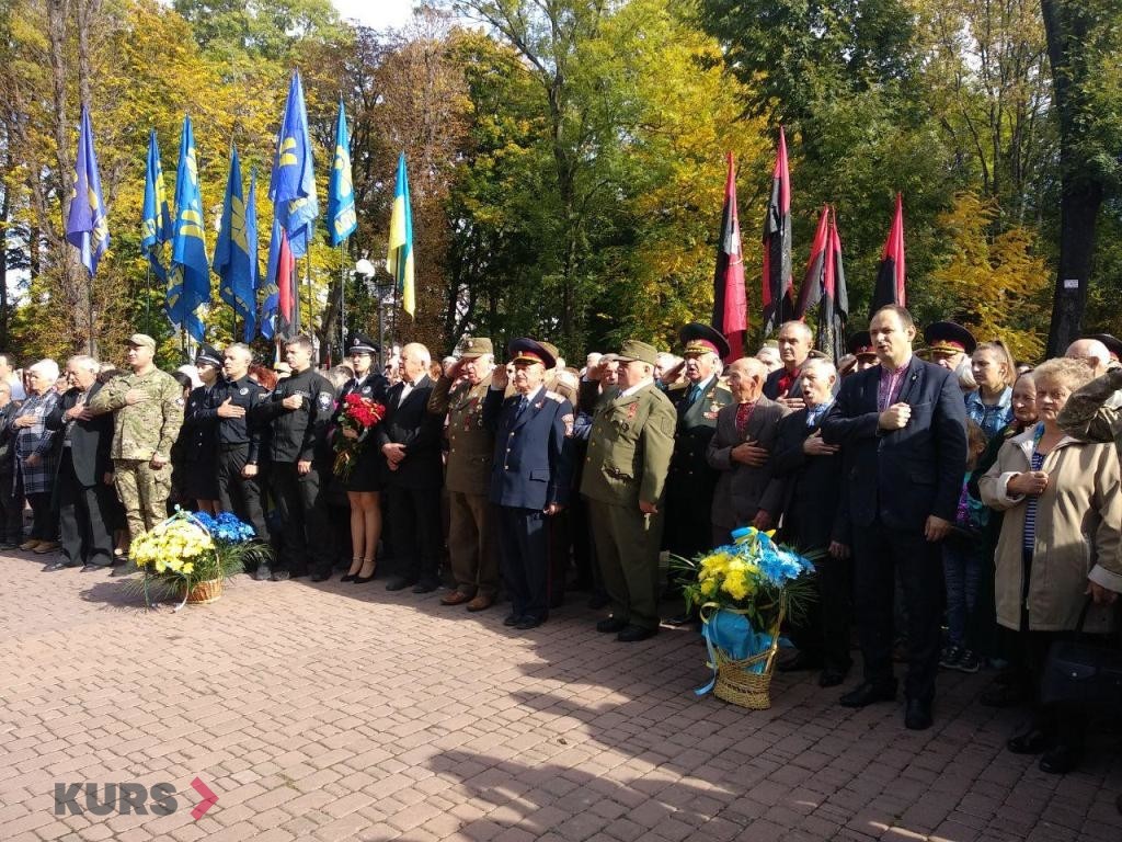 Урочиста хода, панахида та віче: у Франківську відзначають День захисника України 12