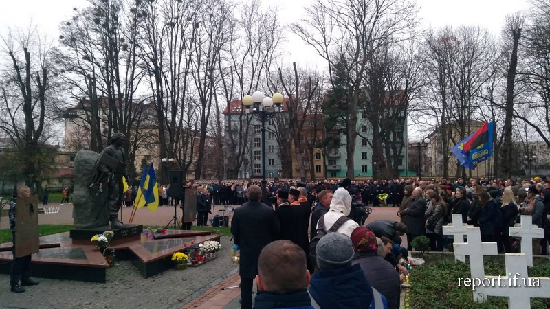 У Франківську вшанували Героїв Небесної сотні та загиблих захисників 3