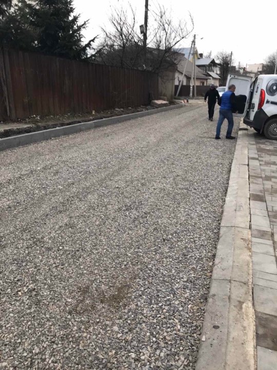 На вулиці Макогона укладають свіжий асфальт 3