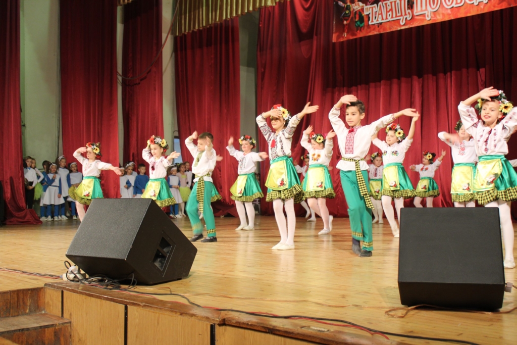 Франківські школярі показали “Танці народів світу” 3