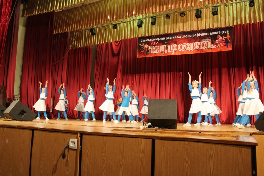 Франківські школярі показали “Танці народів світу” 8
