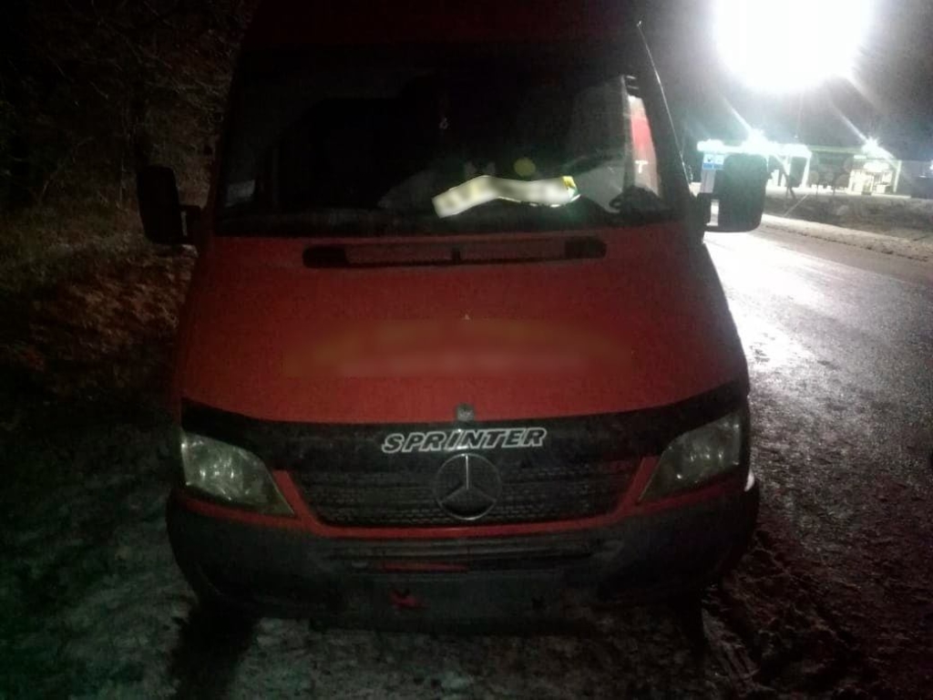 На Прикарпатті під колесами автомобіля загинула жінка, яка лежала на дорозі 1