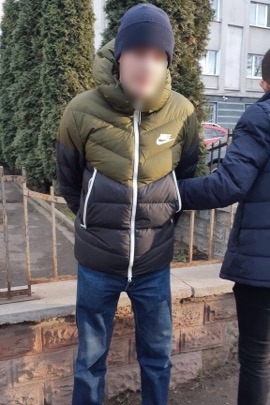 Прикарпатські поліцейські затримали квартирних злодіїв 1