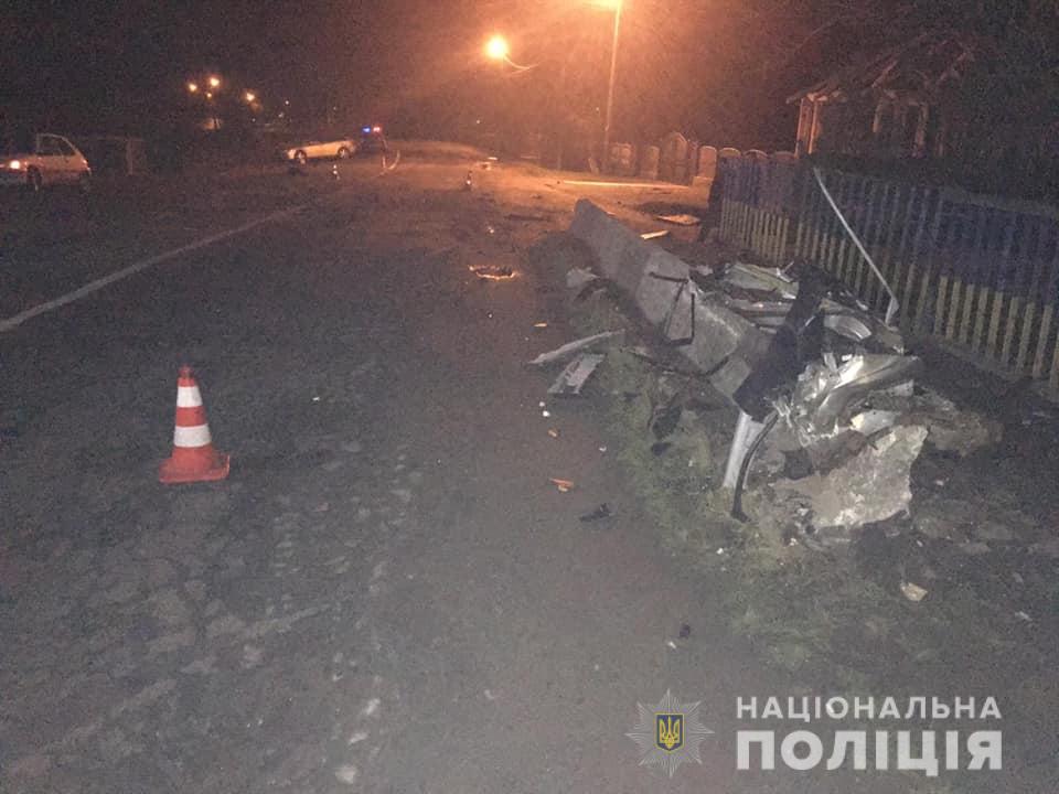 На Прикарпатті «Мазда 6» врізалася в міст – загинув пасажир 2