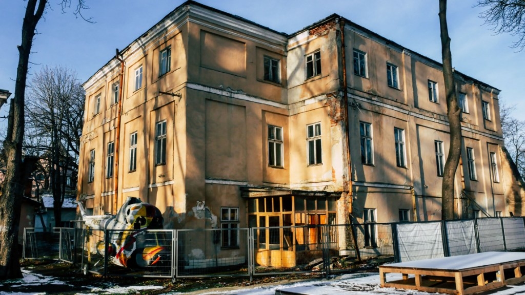 В Івано-Франківську руйнується Палац Потоцьких