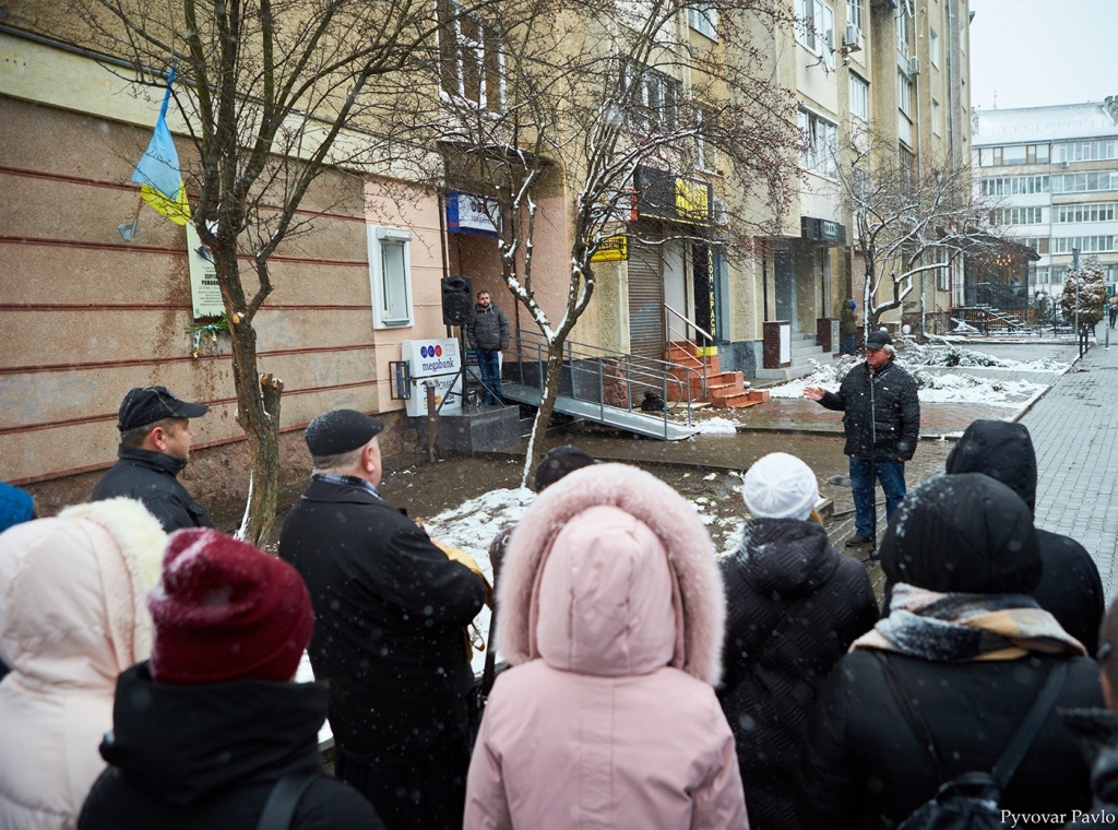 У пам’ять про видатного актора: у Франківську відкрили дошку Сергію Романюку 2