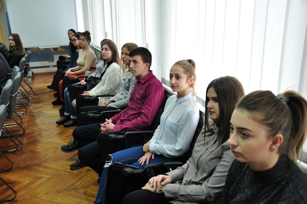 10 студентів Прикарпатського університету отримали стипендії по 500 доларів 3