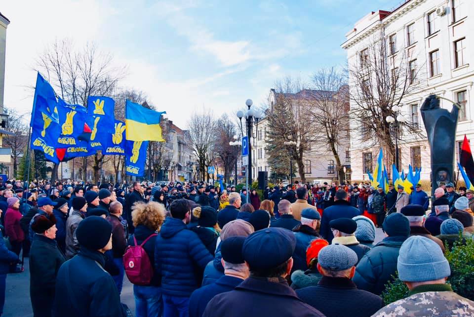 У Франківську урочистою ходою з оркестром відзначили День Соборності України 2