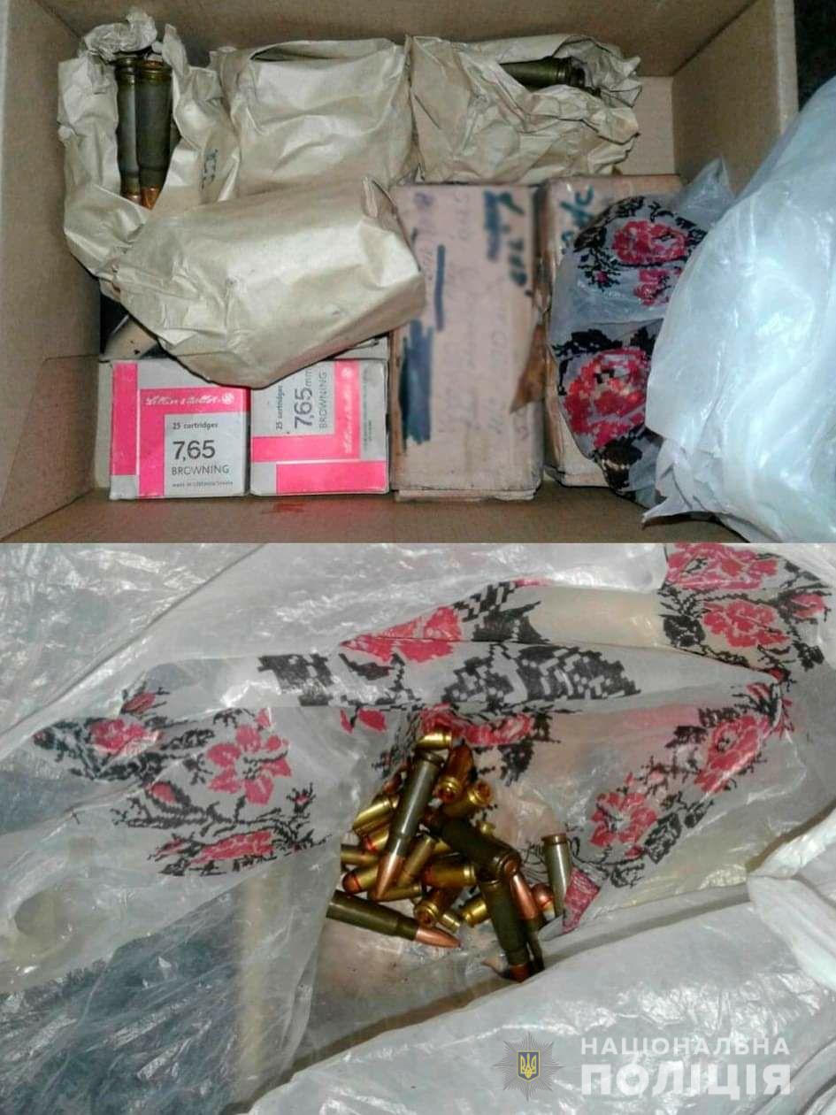 Поліція під час обшуків знайшла зброю в організатора нарколабораторії у Калуші 1