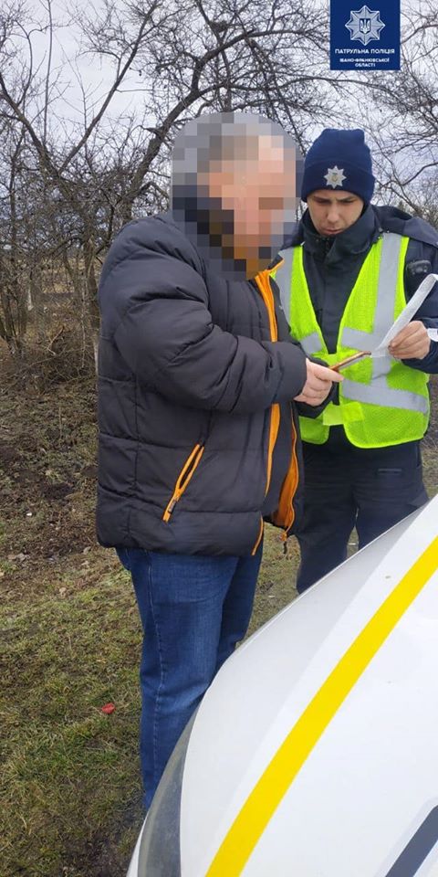 Водій-порушник хотів відкупитися від франківських патрульних сотнею гривень 1