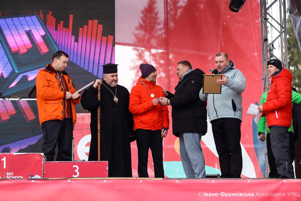 На Франківщині священники та семінаристи позмагались за першість з гірськолижного спорту 3