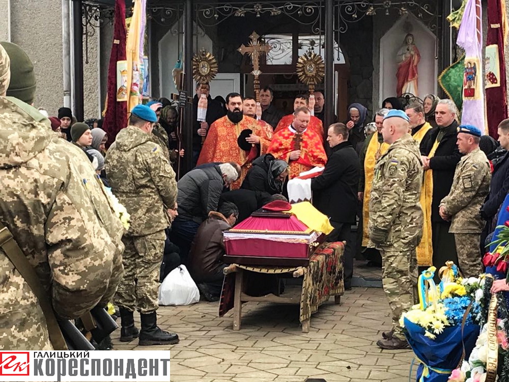 У рідному селі на Прикарпатті поховали атовця, який зник безвісти шість років тому 4