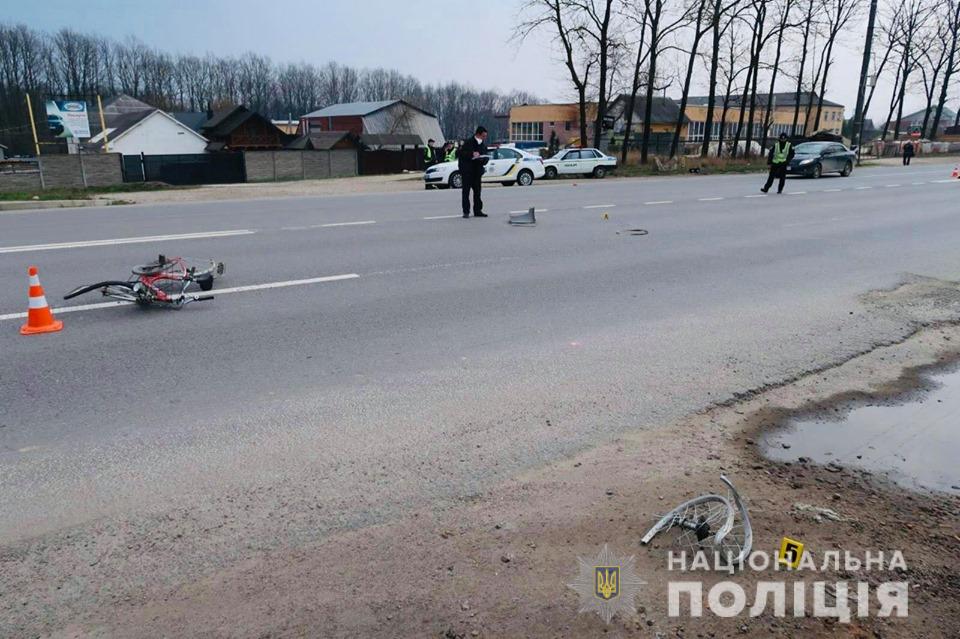Поліцейські з’ясовують обставини ДТП в Угринові, у якій травмувалась велосипедистка 2