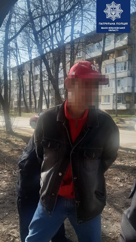 У Франківську поліція затримала чоловіка, який стріляв у собак 1