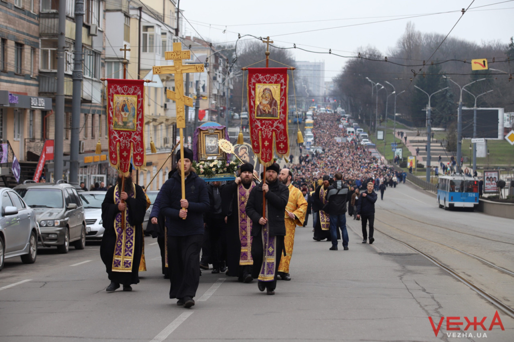 У Вінниці відбулась хресна хода УПЦ МП проти коронавірусу 1