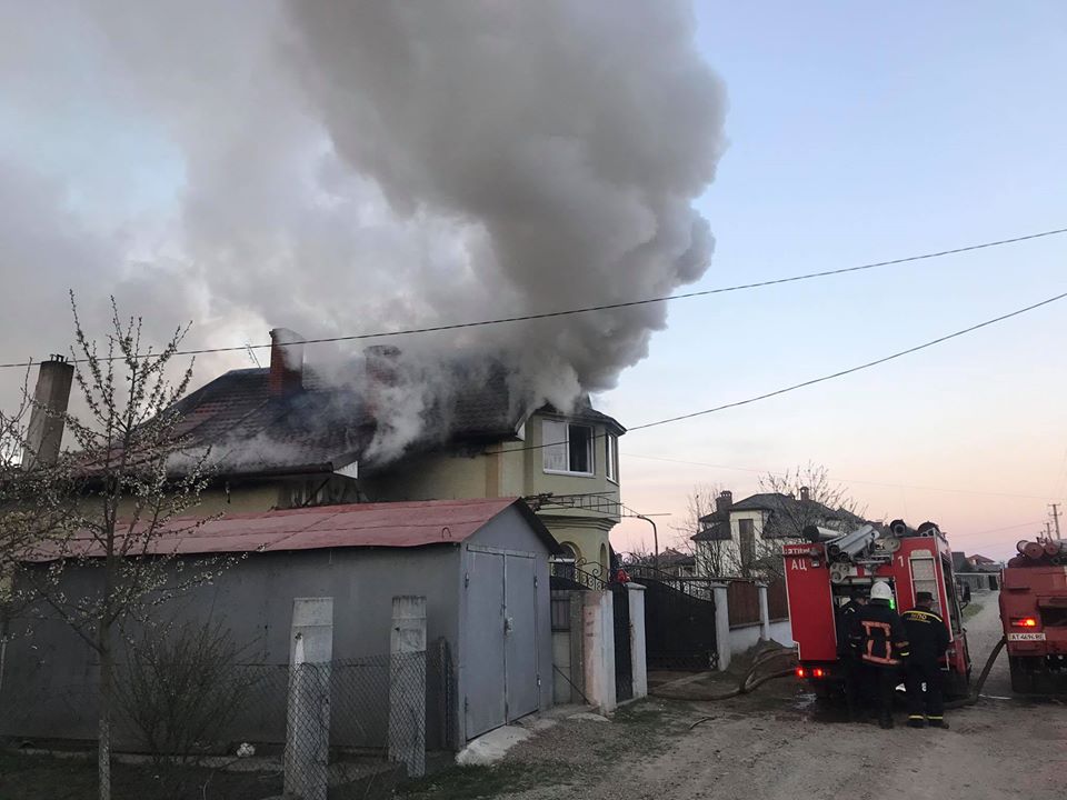 У Драгомирчанах горів житловий будинок 1