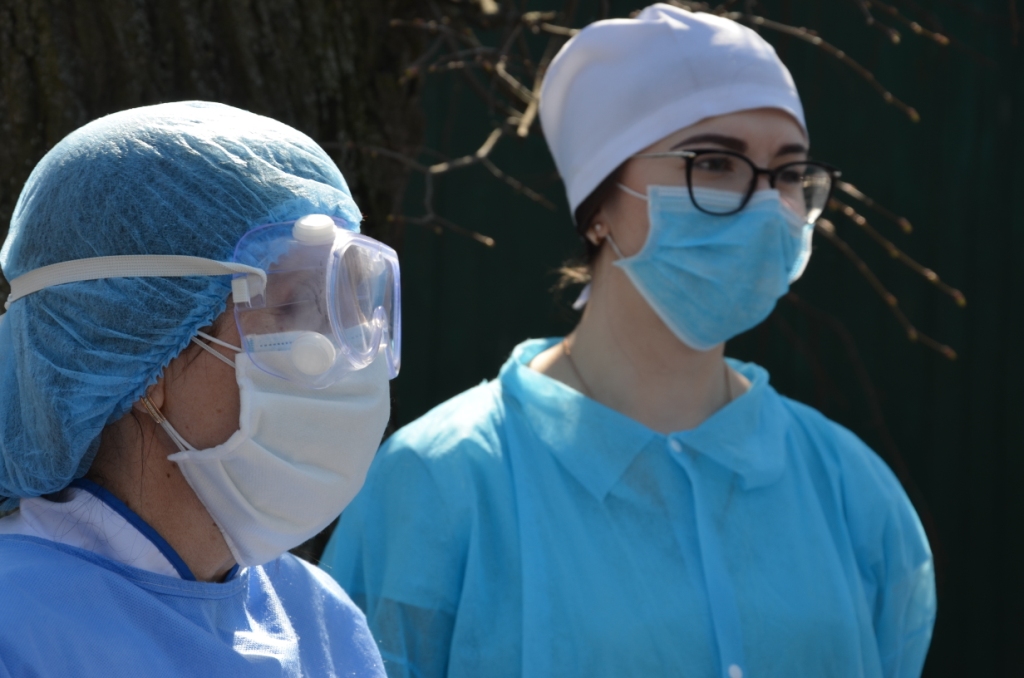 Лікарні Прикарпаття отримали 200 захисних костюмів від Фонду Порошенка 4