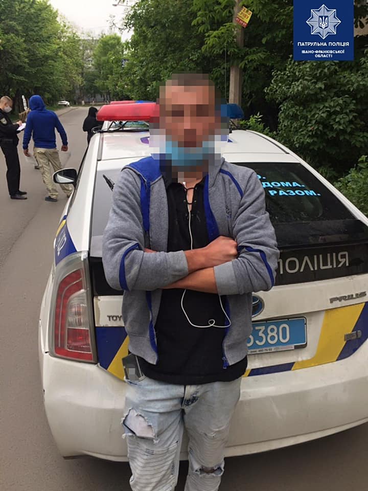 У Франківську два нетверезі дебошири намагалися підкупити патрульних 1