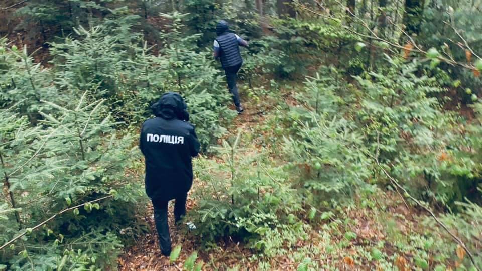 Під'їхав на мотоциклі і забрав сумку з грошима: у Яремчі затримали грабіжника 1