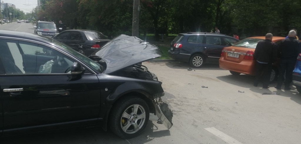 У Франківську в ДТП побилися 4 машини 2