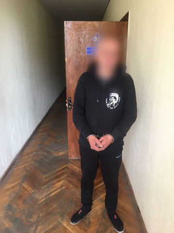 Надвірнянські поліцейські затримали грабіжників, які погрожували продавчині 1