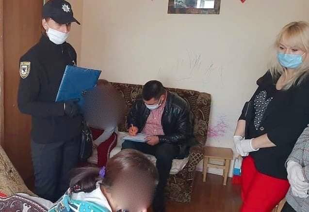 У Тисмениці голодні діти звернулися до поліції по допомогу 3