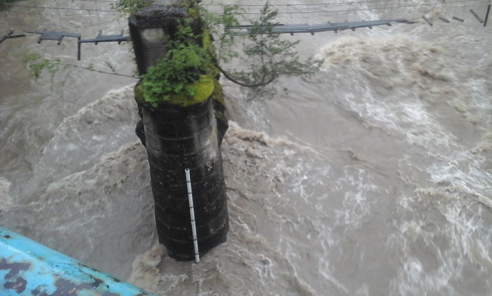 Рибниця та Прут перетворилися на вируючі потоки - вода продовжує підніматися. ФОТО, ВІДЕО 3