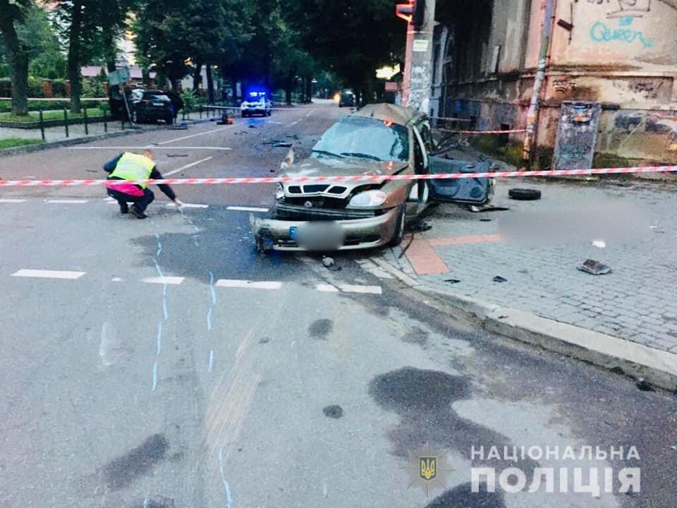 У поліції розповіли деталі аварії у Франківську, в якій загинув водій легковика 1