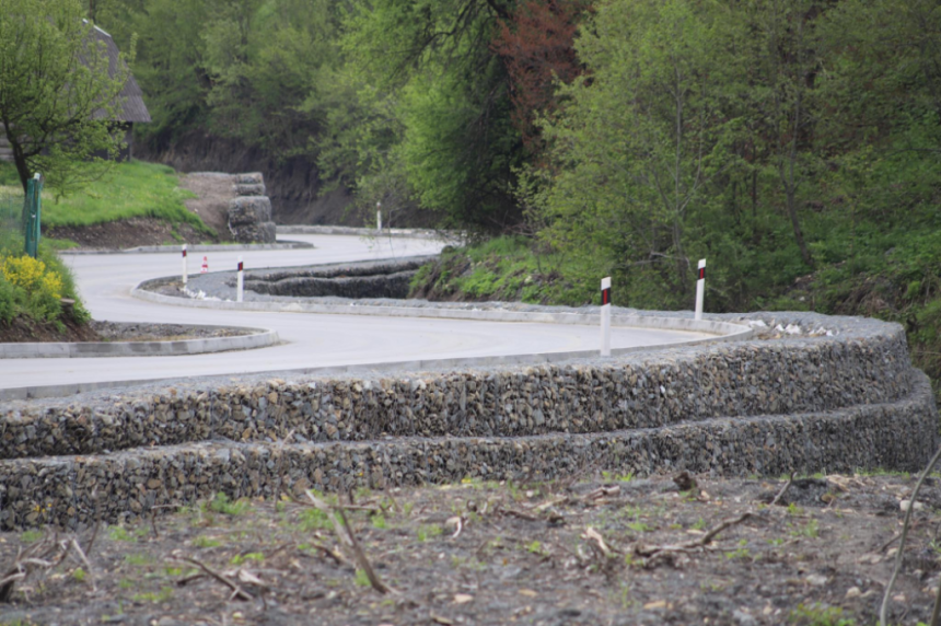 "Мале Карпатське коло": на Франківщині побудують і відремонтують 100 км туристичних доріг 3