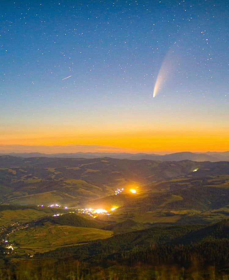Видно над Карпатами: в ці дні пролітає комета, що повертається через 6800 років 4