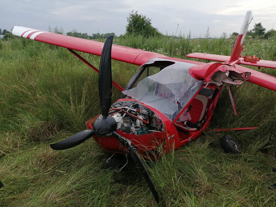 На Прикарпатті літак зробив аварійну посадку
