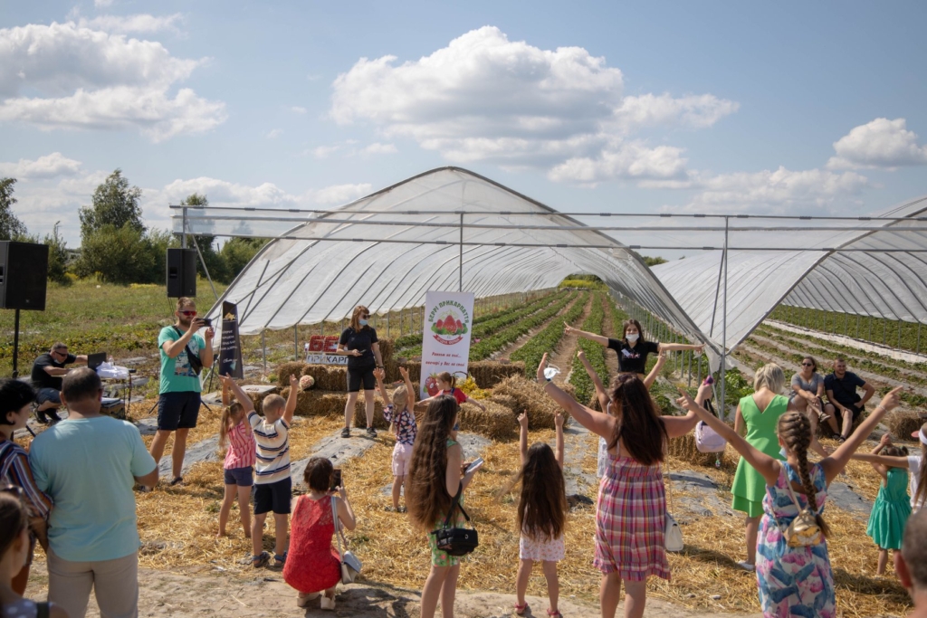 Прикарпатський фермер влаштував фестиваль серпневої "Полуниці на відкритому полі" 2