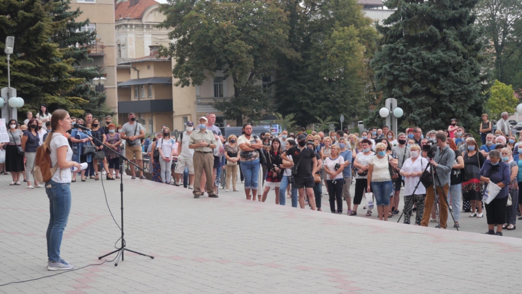 Франківськ проти "червоної" зони: сотні людей вийшли на протест проти карантинних обмежень 5