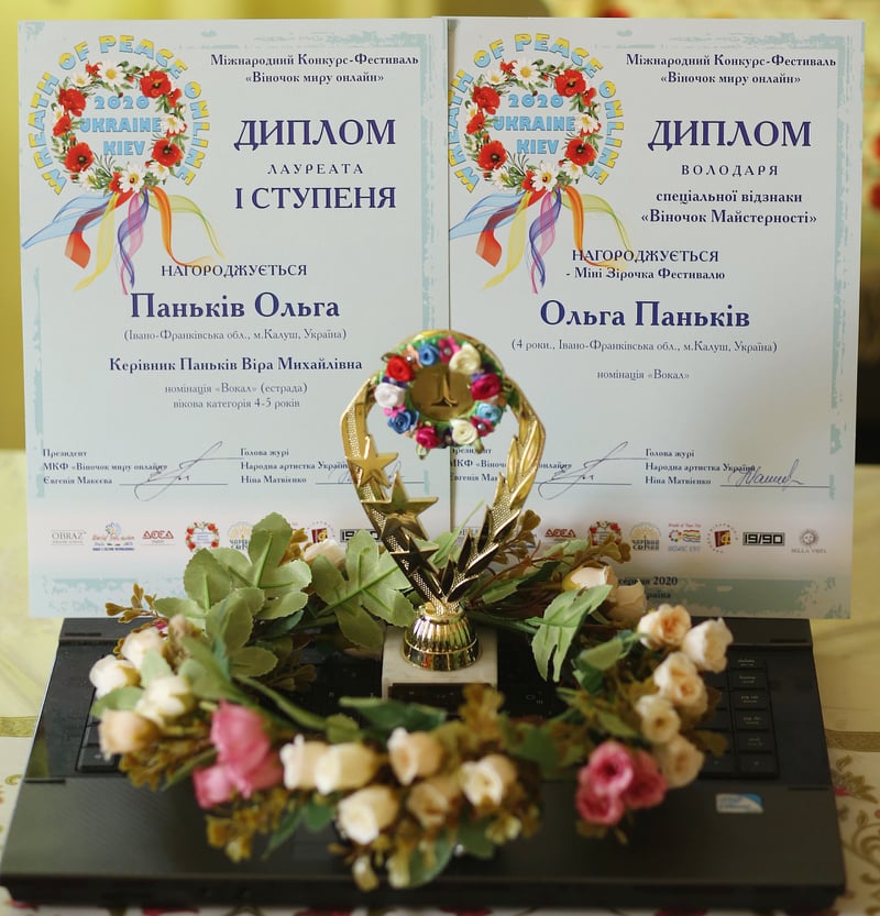 Чотирирічна калушанка отримала нагороди від Ніни Матвієнко 1