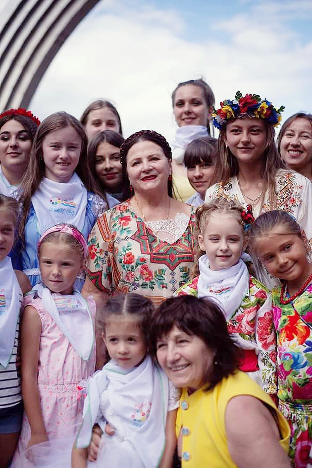 Чотирирічна калушанка отримала нагороди від Ніни Матвієнко 2