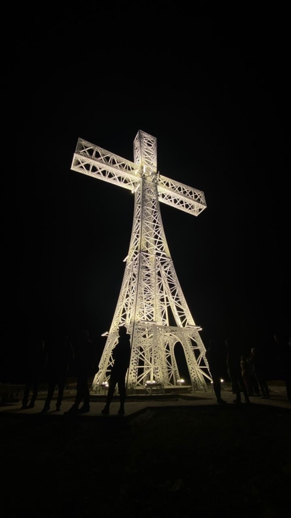 У Старуні закінчили Хресну дорогу і вперше засвітили модерний хрест 4