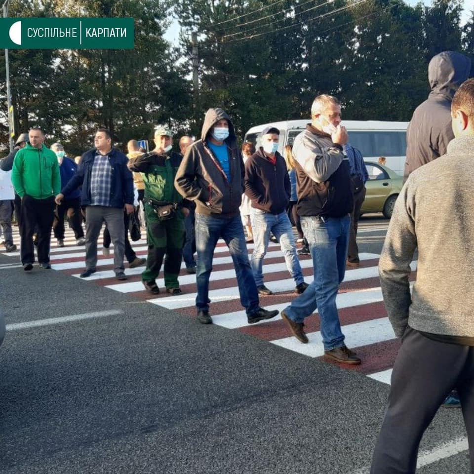 На Рожнятівщині перекрили національну автотрасу – вимагають обіцяного ремонту доріг 4