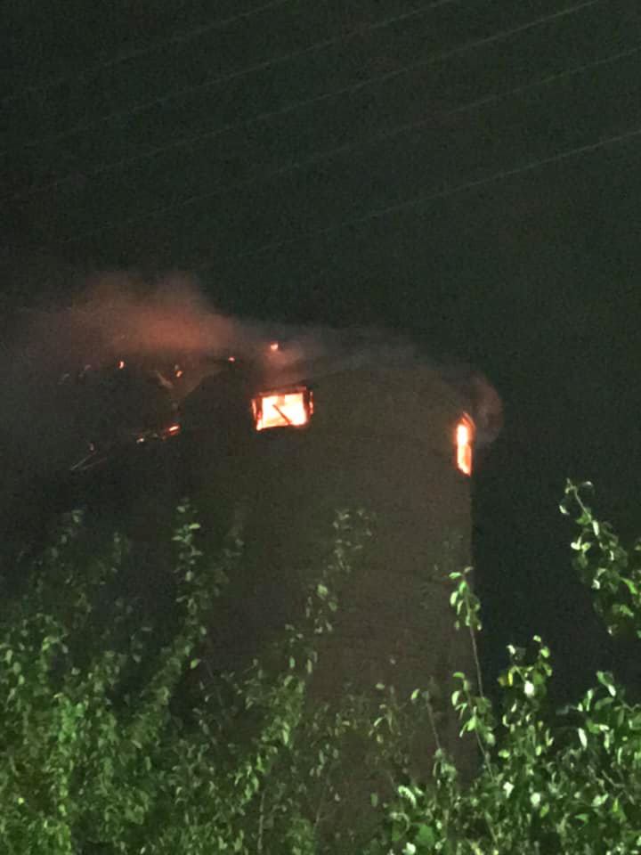 У Тисмениці загорілася вежа – з штрафмайданчика під нею витягали авто 1