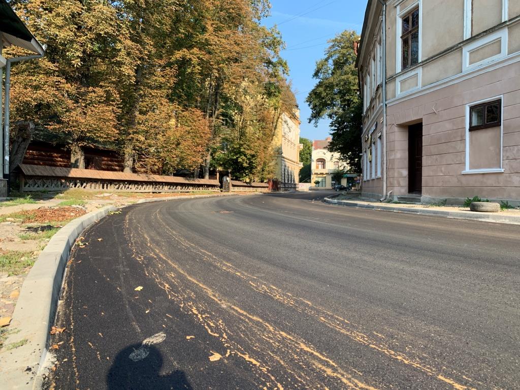 У Коломиї фірма ПБС за ніч відремонтувала вулицю Шевченка 2