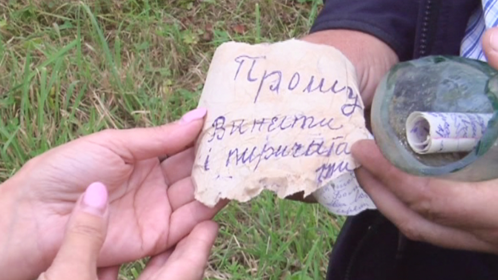 У гімназії на Тисмениччині знайшли "капсулу часу" із посланням 1929 року 2
