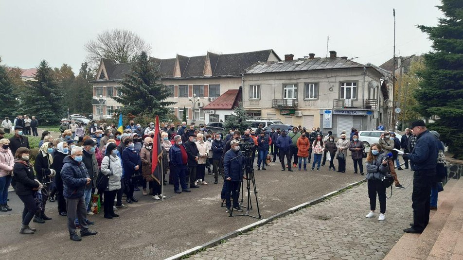 Мешканці Олешанської ОТГ мітингували на підтримку голови громади, якого поліція затримала з хабарем 2