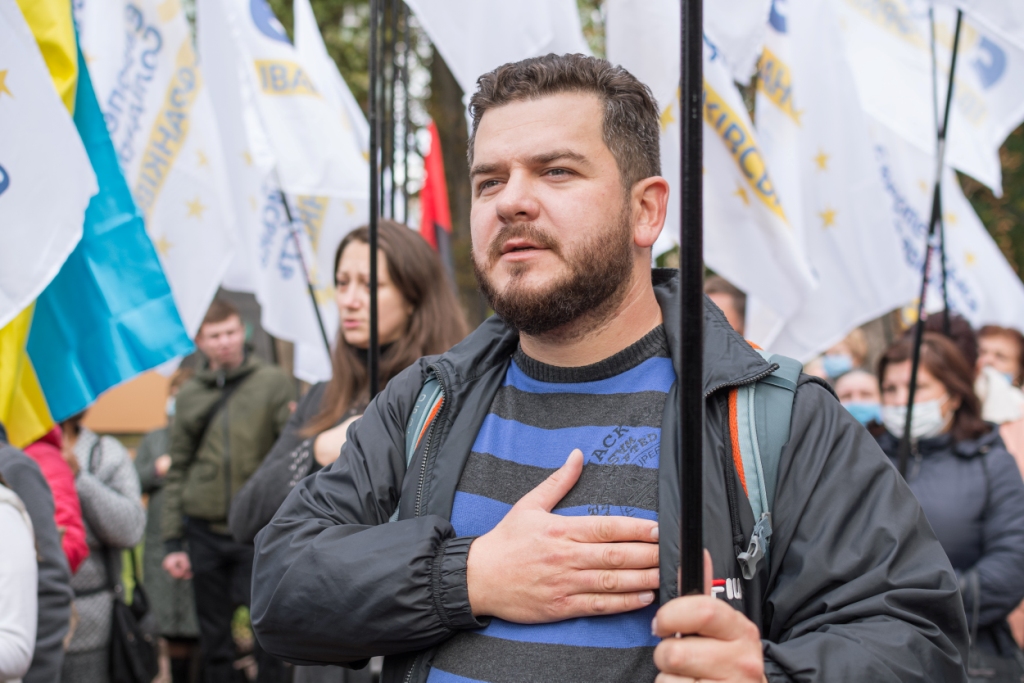 У Франківську велелюдною ходою вшанували захисників України 5