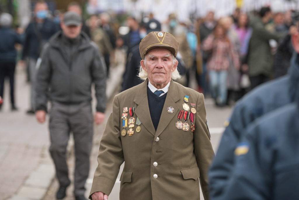 У Франківську велелюдною ходою вшанували захисників України 9