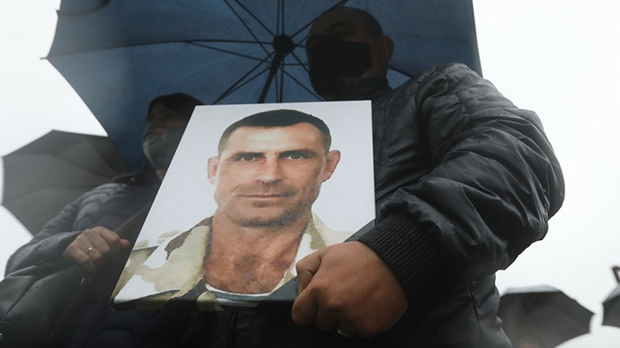 "Живий смолоскип": у Києві попрощалися з ветераном, який вчинив самоспалення на знак незгоди з політикою Зеленського 4