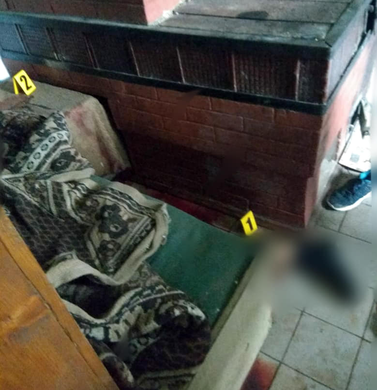 Поліцейські затримали прикарпатця, який п'яним зарубав знайомого 3