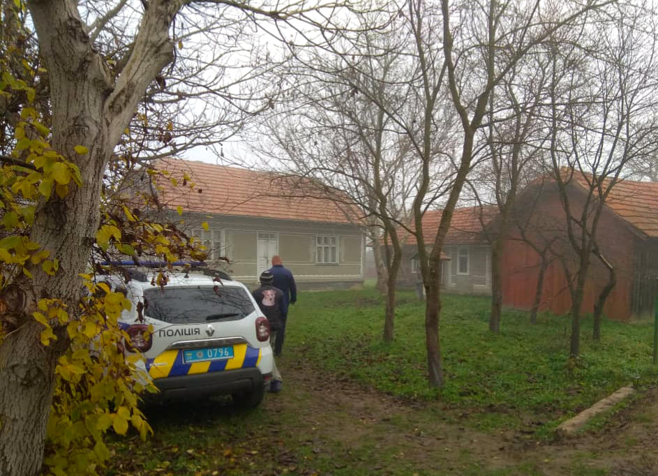 Поліцейські затримали прикарпатця, який п'яним зарубав знайомого 1