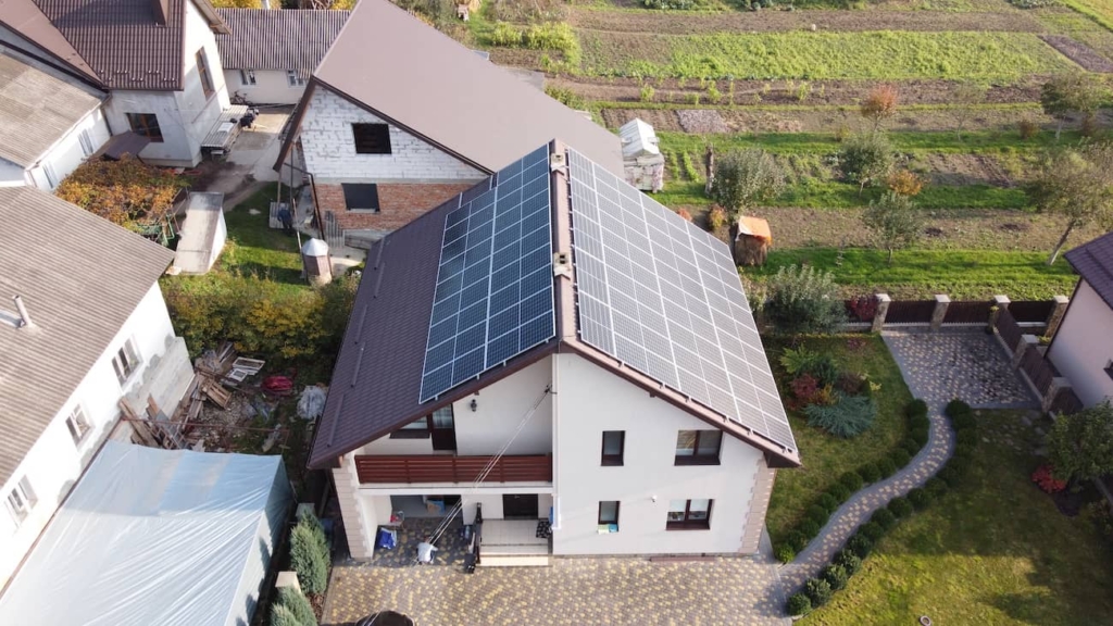 Сонячну електростанцію потужністю 20 кВт змонтували в Угринові 1