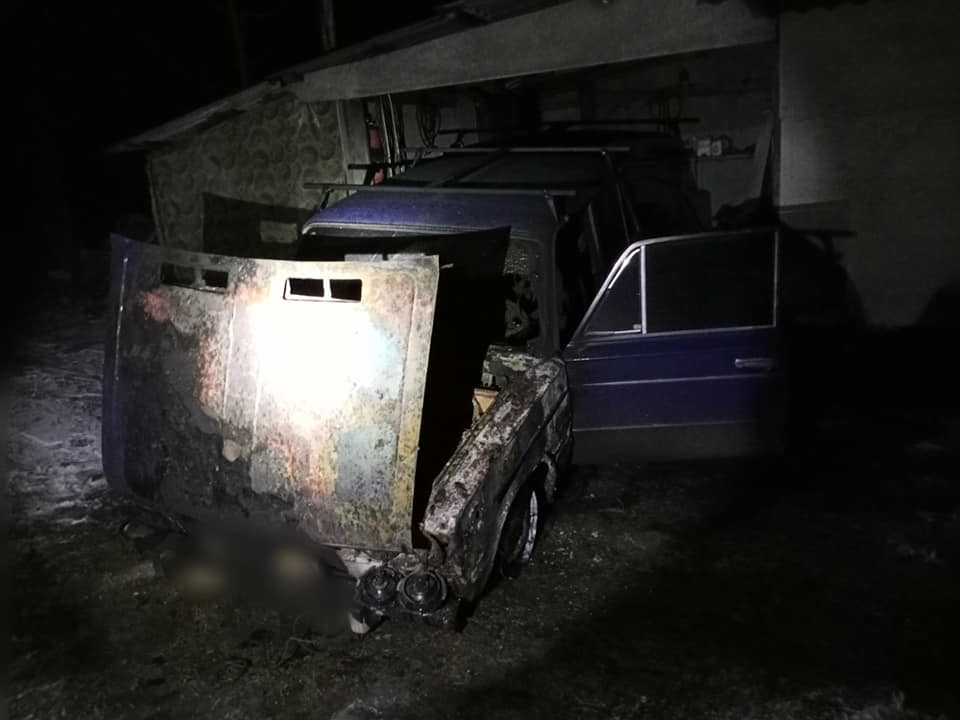 На Богородчанщині невідомі підпалили два будинки та автомобіль 1