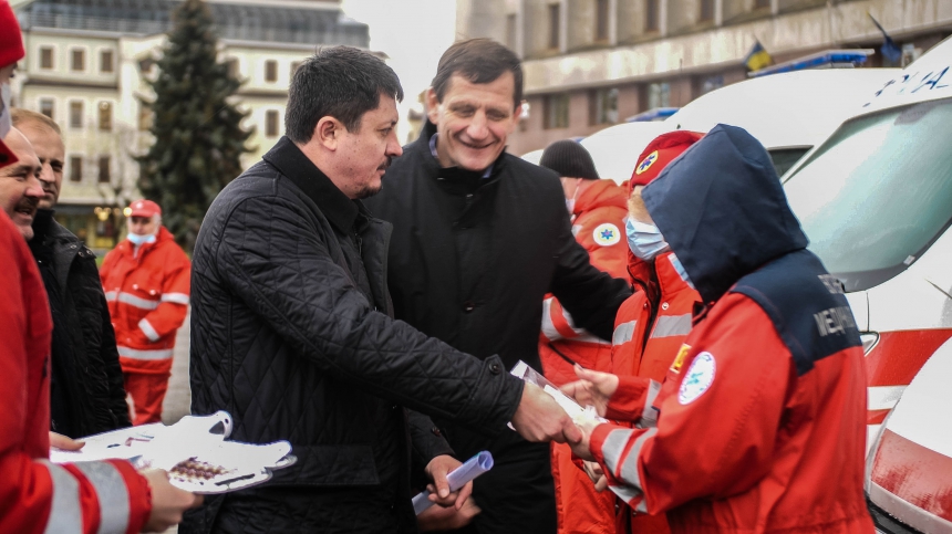 Прикарпатські медики отримали сім нових автомобілів швидкої допомоги 1