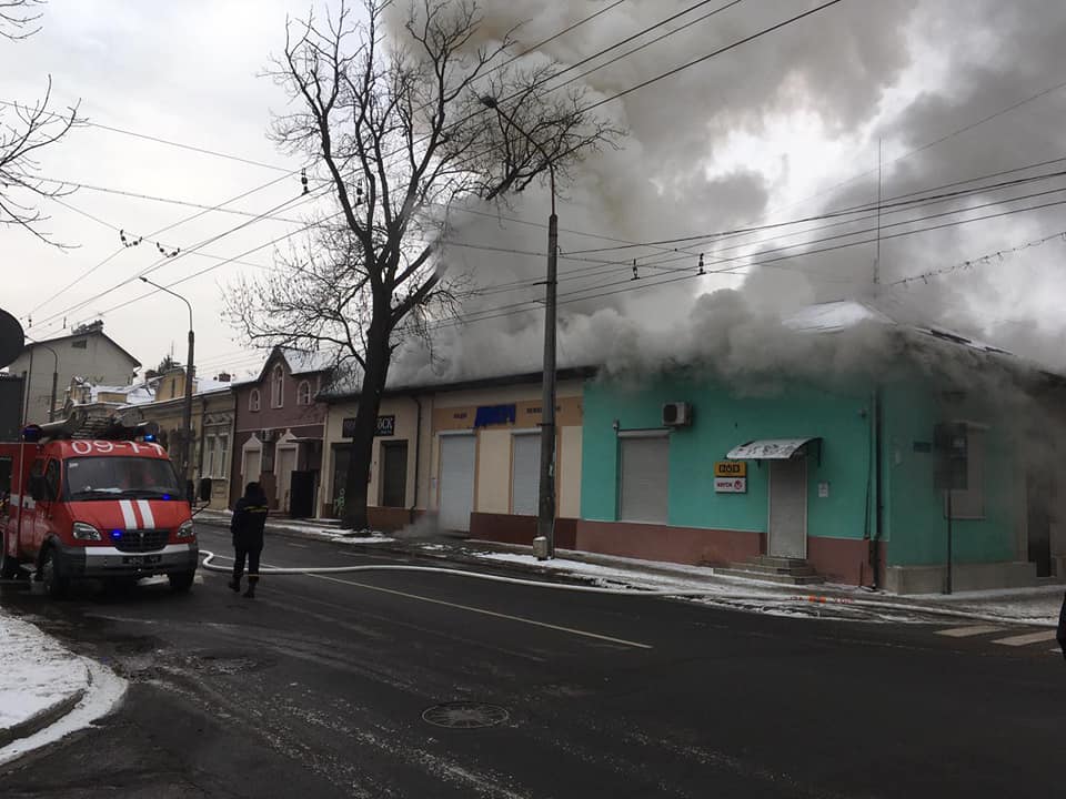 На Лепкого велика пожежа, рух вулицею перекрито. ВІДЕО 3